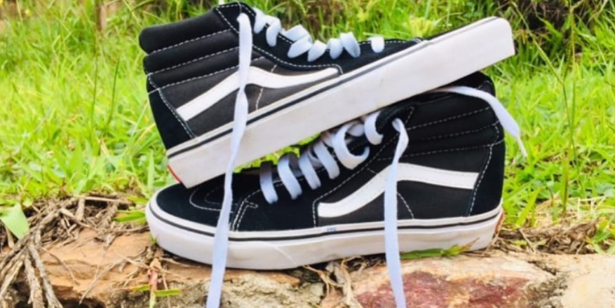 BLACK VANS